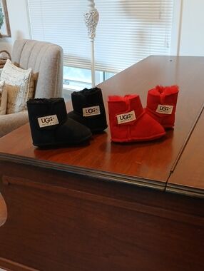 UGG Baby Erin Booties in Black & Red - Infant/Toddler Sizes 5/6, Pair